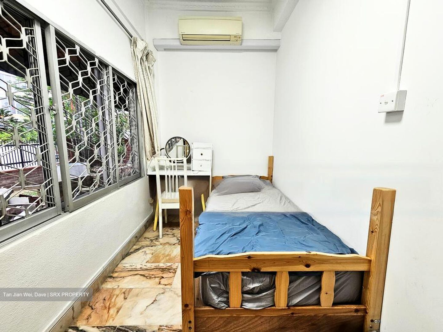 Highland Road (D19), Terrace #471558461